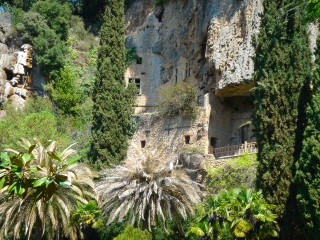 The park of Villecroze and the caves