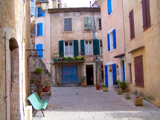 Une rue dans le vieux village